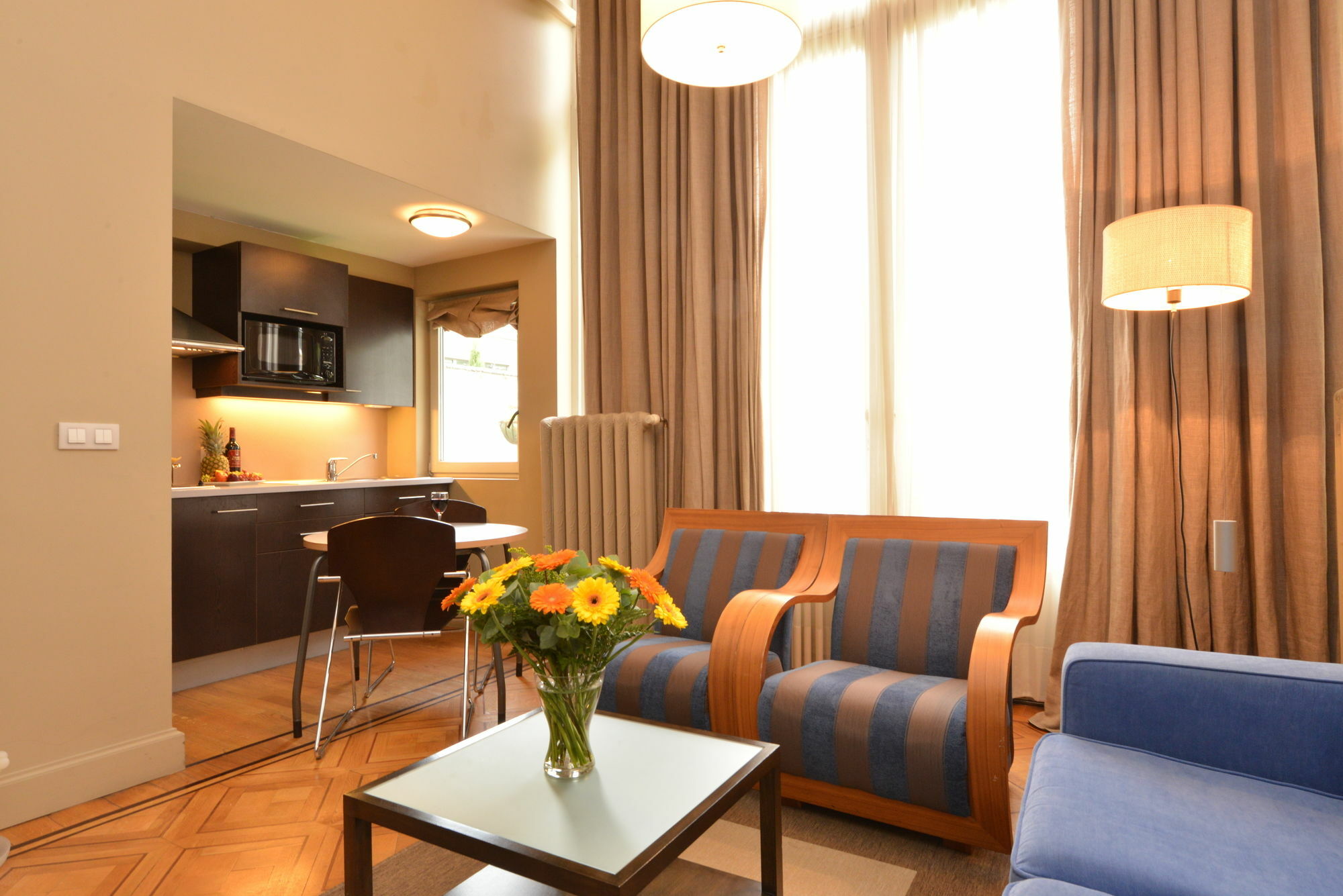 Mas Aparthotel Eu Brussels Ngoại thất bức ảnh